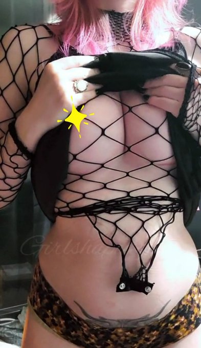 girlshapedgoth