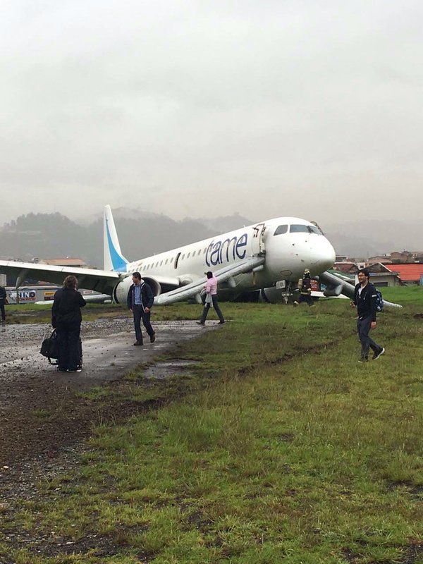 AeroInterCuenca's tweet photo. Es increíble que no hayan habido más accidentes graves.  Sólo la gran pericia de los pilotos a sido lo que a salvado de varios desastres en la ciudad.    Es IMPERATIVO salir de donde esta https://t.co/253AllhXCC