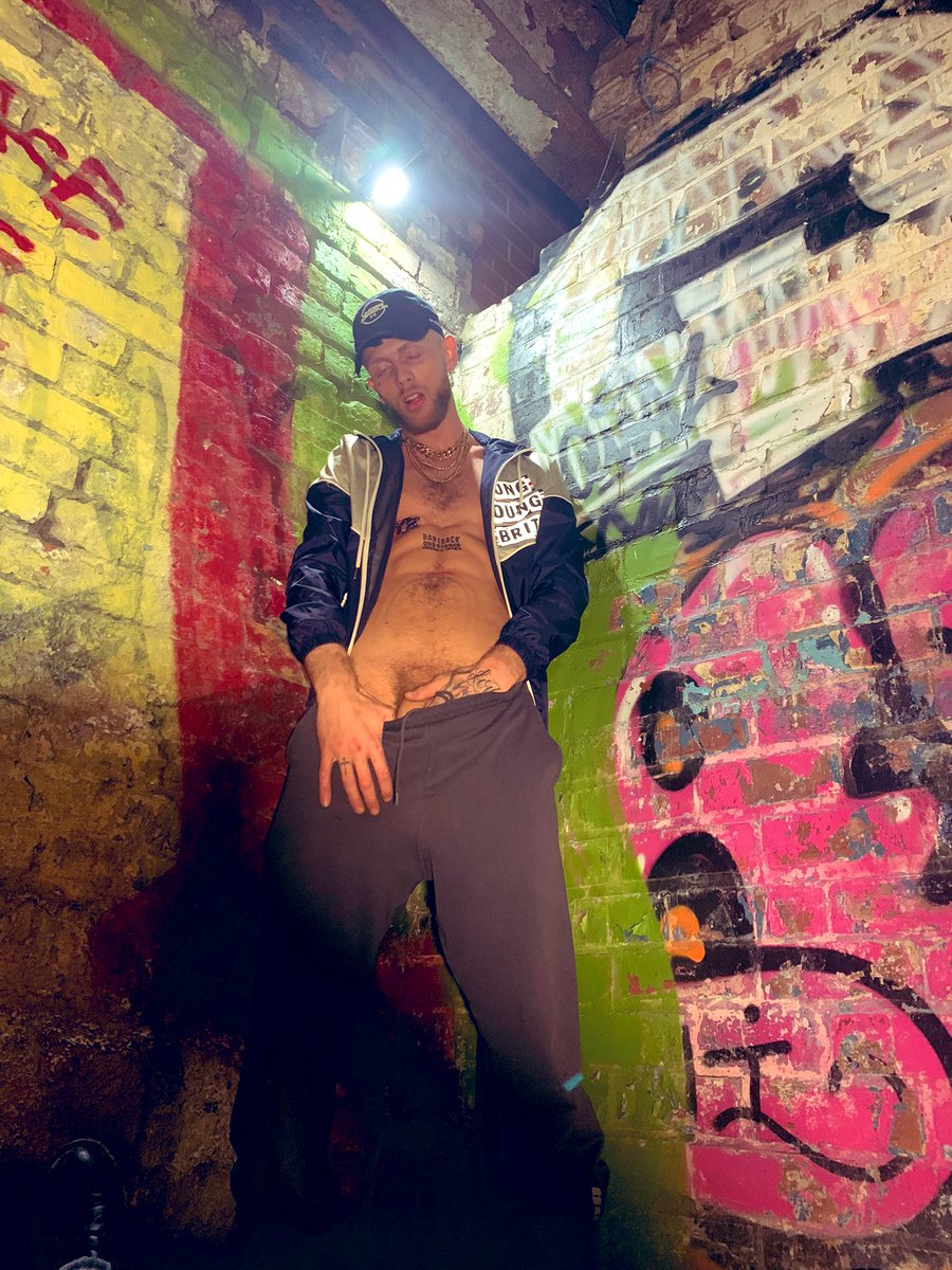 SCALLYKINGFILMS's tweet photo. Let me Flop it out and Suck it!🤤🍆💦
#scally #chav #hung https://t.co/c6Vy0Yzz3F