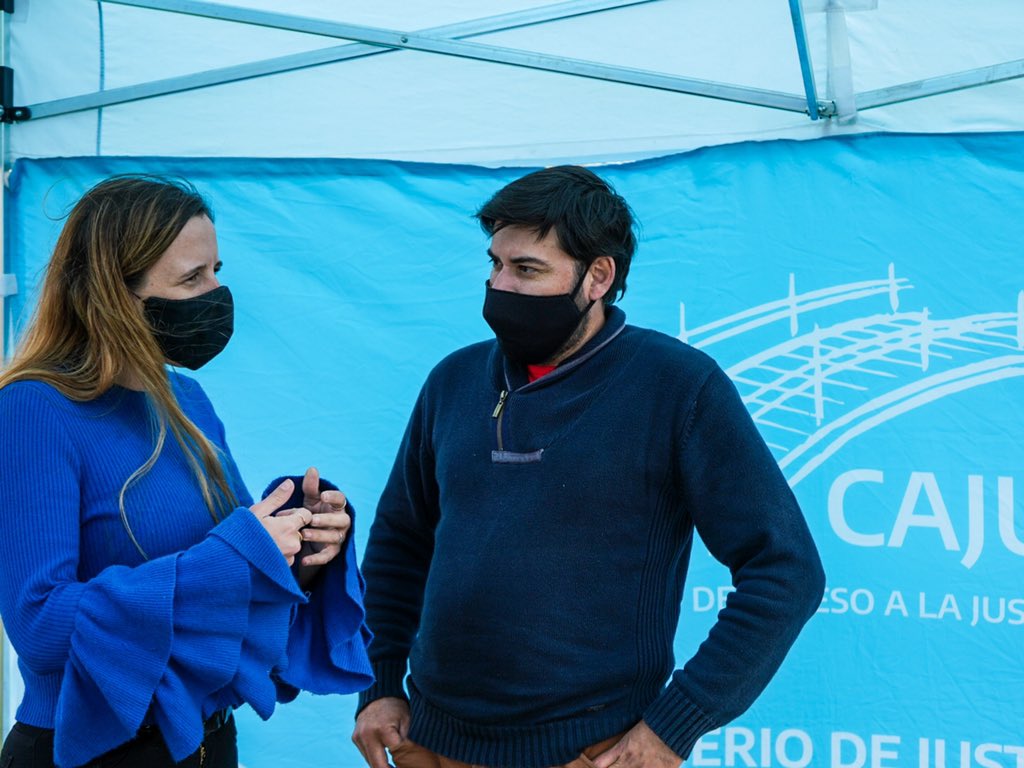 luciaianez_'s tweet photo. Participamos con nuestros #CAJUS de la Jornada de Salud Integral de @IrmaCarrica y recorrimos el barrio de #SanCarlos para acercarles las propuestas del @FrenteDeTodos a las y los vecinos. https://t.co/Q3dP22VWix