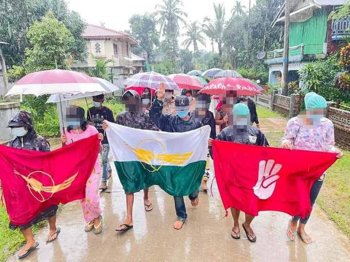 ThomasZinAung's tweet photo. Protest against military dictatorship by youths from AukYayPhyu Village, LaungLone Tsp  #TakeAction_NoMoreWords #WhatsHappeningInMyanmar #Sep4Coup https://t.co/qK5FxtPIfI