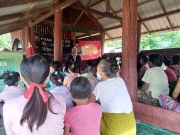 ThomasZinAung's tweet photo. Sit-in strike as anti-coup movement by villagers from HtanPu, Salingyi Tsp on Sep4 evening  #TakeAction_NoMoreWords #WhatsHappeningInMyanmar #Sep4Coup https://t.co/oxIjBBsmkJ