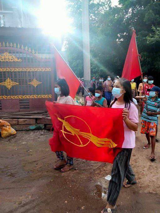 ThomasZinAung's tweet photo. Sit-in strike as anti-coup movement by villagers from HtanPu, Salingyi Tsp on Sep4 evening  #TakeAction_NoMoreWords #WhatsHappeningInMyanmar #Sep4Coup https://t.co/oxIjBBsmkJ