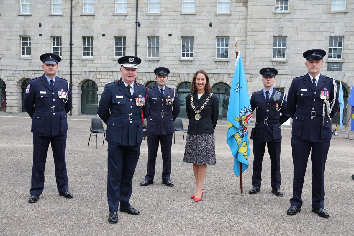 LordMayorDublin's tweet photo. It was an honour to attend, lay a wreath on behalf of the citizens of Dublin and speak at the #nationalservicesday ceremony this afternoon in Collins Barracks.
📷 Ray @DubFireBrigade https://t.co/C3o92X1BV5