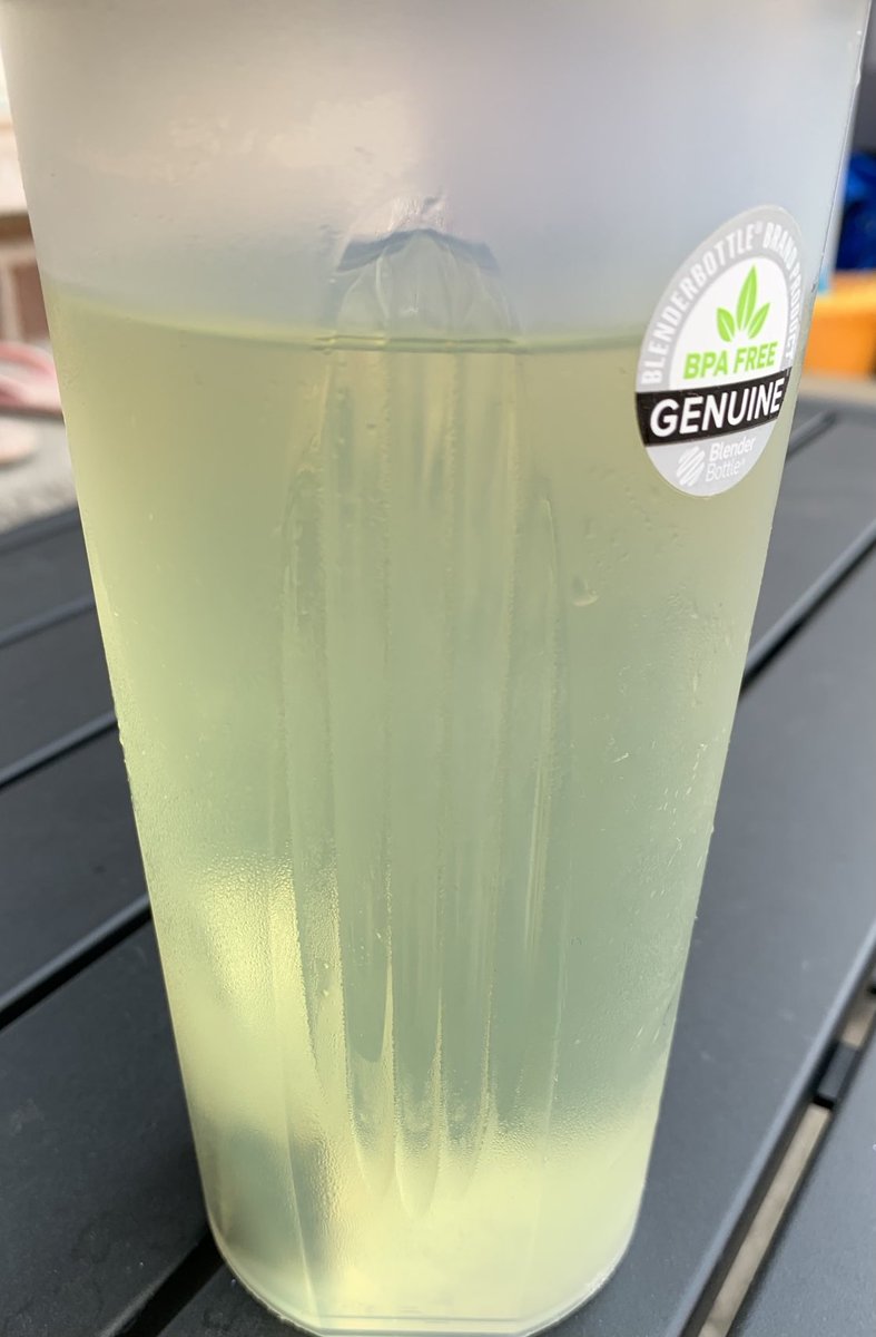 SriyanKana's tweet photo. Cold brewed blueberry green tea is a hit!!! Smells soooo good and refreshing… #Tea #ArtofTea #GreenTea #TeaShot https://t.co/TprNuqFTHg