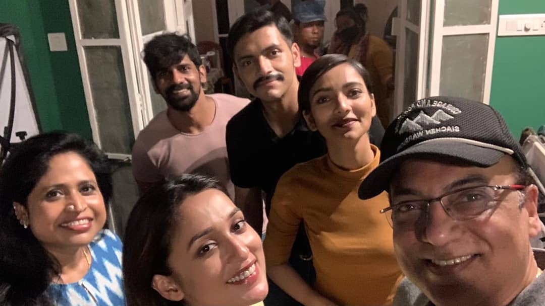 silarindam's tweet photo. Happy faces...
#TeamKhelaJawkhon
@mimichakraborty  @Arjun_C @susmita_cjee @ShuklaDas1 #HarshChhaya #Karanhariharan @JoydipK  @bose_apurba #AloknandaBanerje https://t.co/M6z8kGfeIg
