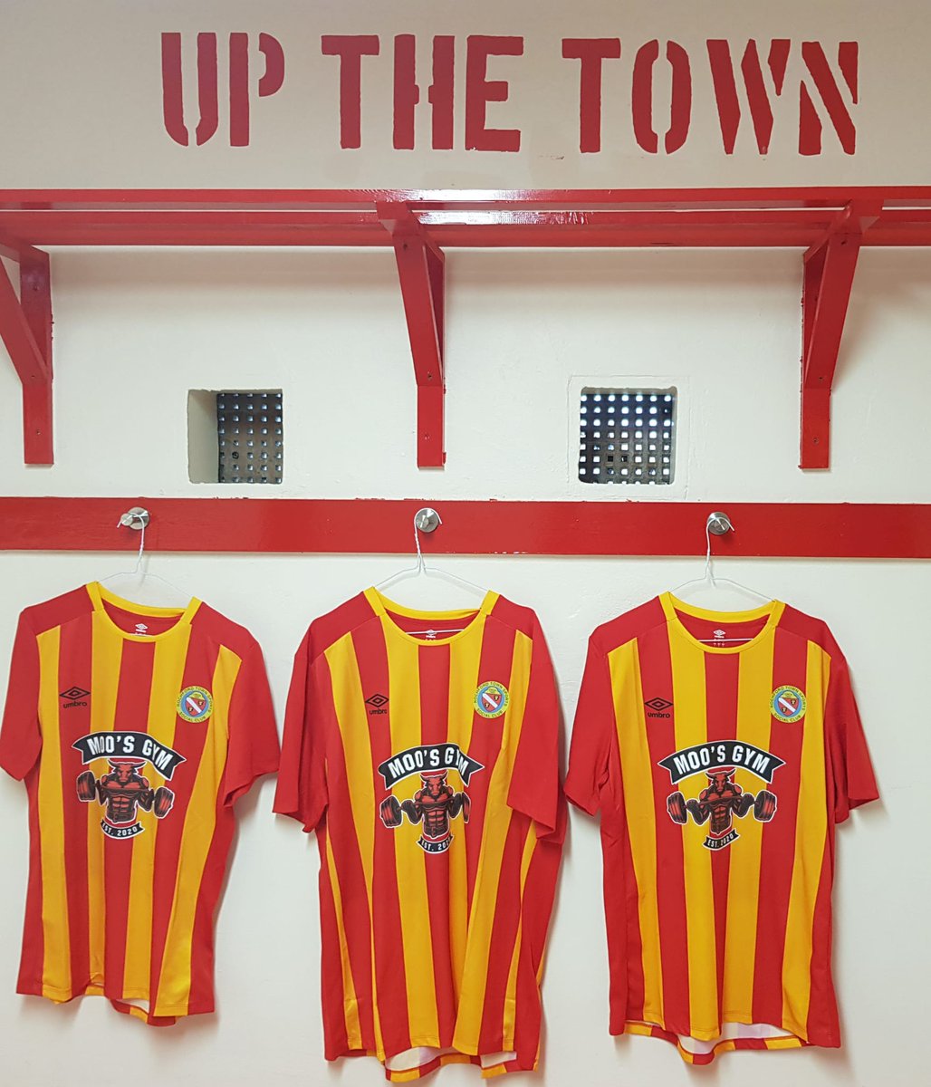 RochfordTownFC's tweet image. Massive thanks to Moos Gym @gym_moo @MooBoxing for sponsoring our Sunday reserve team for the 2021-22 season.