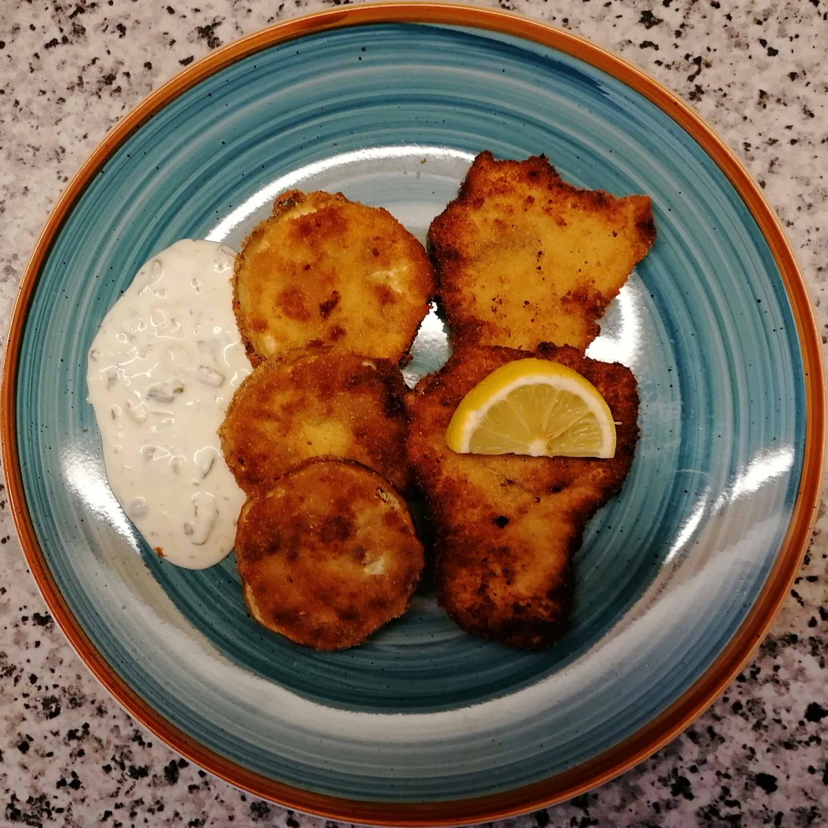 MikeKocht's tweet photo. Heute einmal #Gebackenes im #Twooking:
#Hühnerschnitzerl und #Melanzani
"Abfallprodukt" eines "Caterings" für eine Geburtstagsfeier (Schnitzelsemmerln) ;-)
Da reicht ein #Vogerlsalat mit #Erdäpfeln (#Feldsalat mit #Kartoffeln)

https://t.co/NyR0vdSc9l https://t.co/NvQsdd98SZ