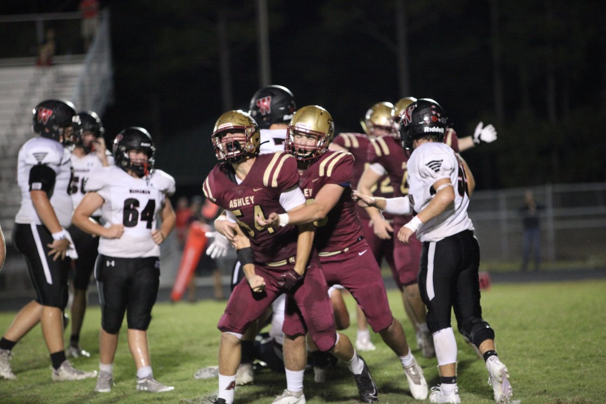 RushmanGrant's tweet photo. So proud of all my brothers after we broke through and got our 1st win last night. It's just the beginning of the turnaround for this program. @EAHSFB https://t.co/yMMzuF8L5I