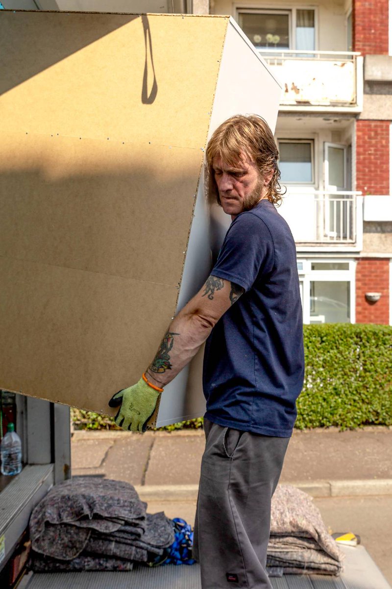 A recent removal in Paisley. Weather was perfect - clear, dry and not too hot. If #movinghome any time soon in #paisley, contact Green Move Removals is 0333 335 5011.