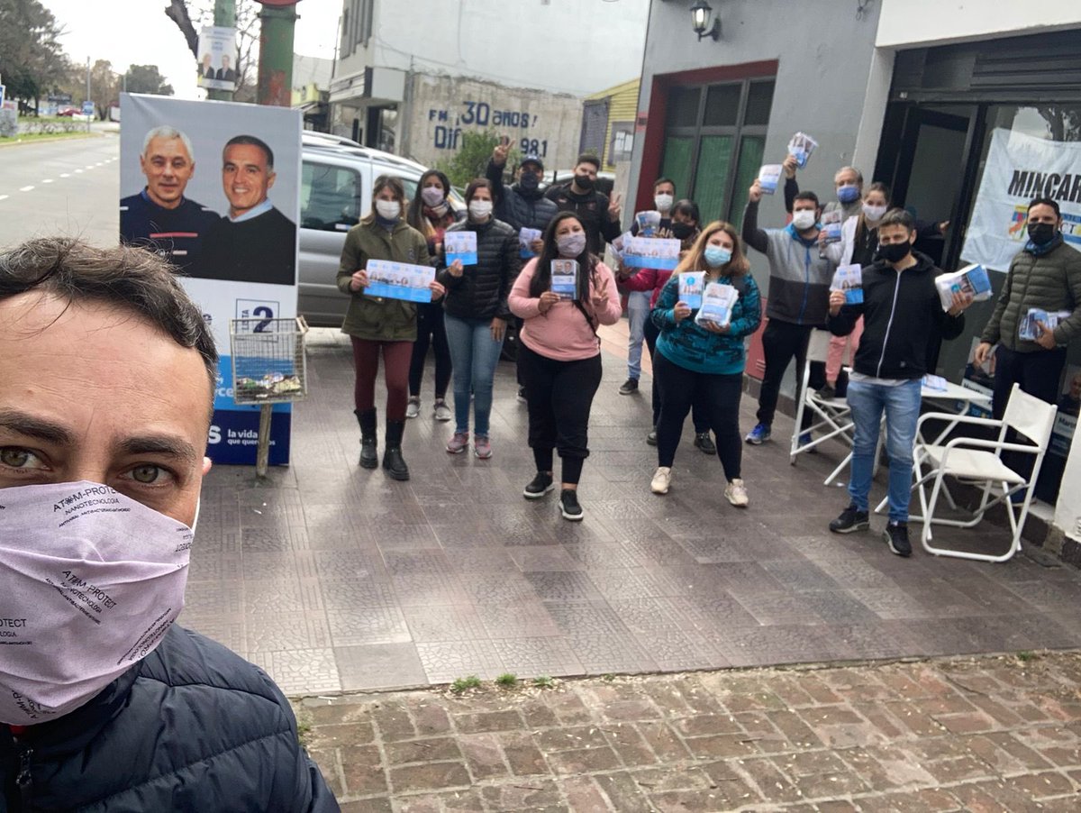 mincarelli_juan's tweet photo. En Berisso, casa por casa, con la boleta completa del #Lista2 @FrenteDeTodos
@marottegabriel 
#Lealtad @CarlitaGelp @CascallaresPJ 
@vtolosapaz #unidad @fabiancagliardi @sebamincarelli ✌🏻✌🏻 https://t.co/6QYy8Xi2qn