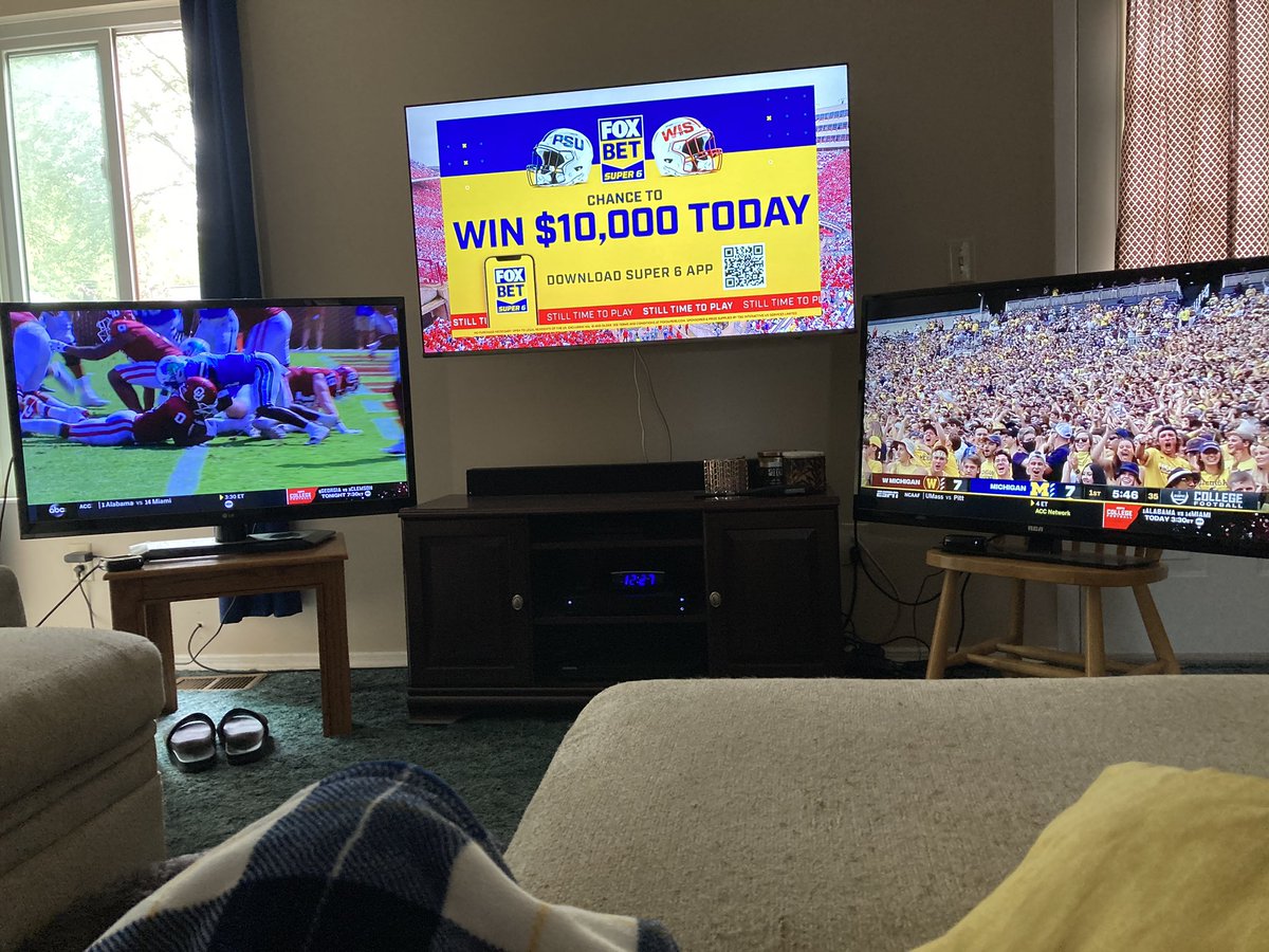 MollyCWard87's tweet image. TELL ME YOUR SIGNIFICANT OTHER HAS A FOOTBALL PROBLEM WITHOUT TELLING ME YOUR S/O HAS A FOOTBALL PROBLEM… I’LL GO FIRST…

#3TVs #football #collegegameday #CollegeFootball #fallishere #whendoesthepizzashowup