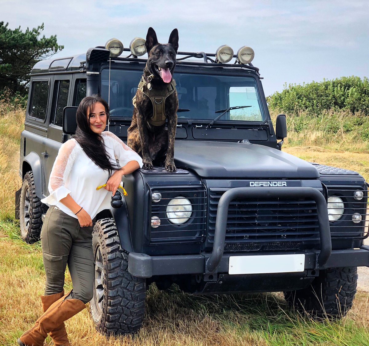 My beasts 💪🏽 ♥️

#dutchherder #dutchshepherd #landrover #defender