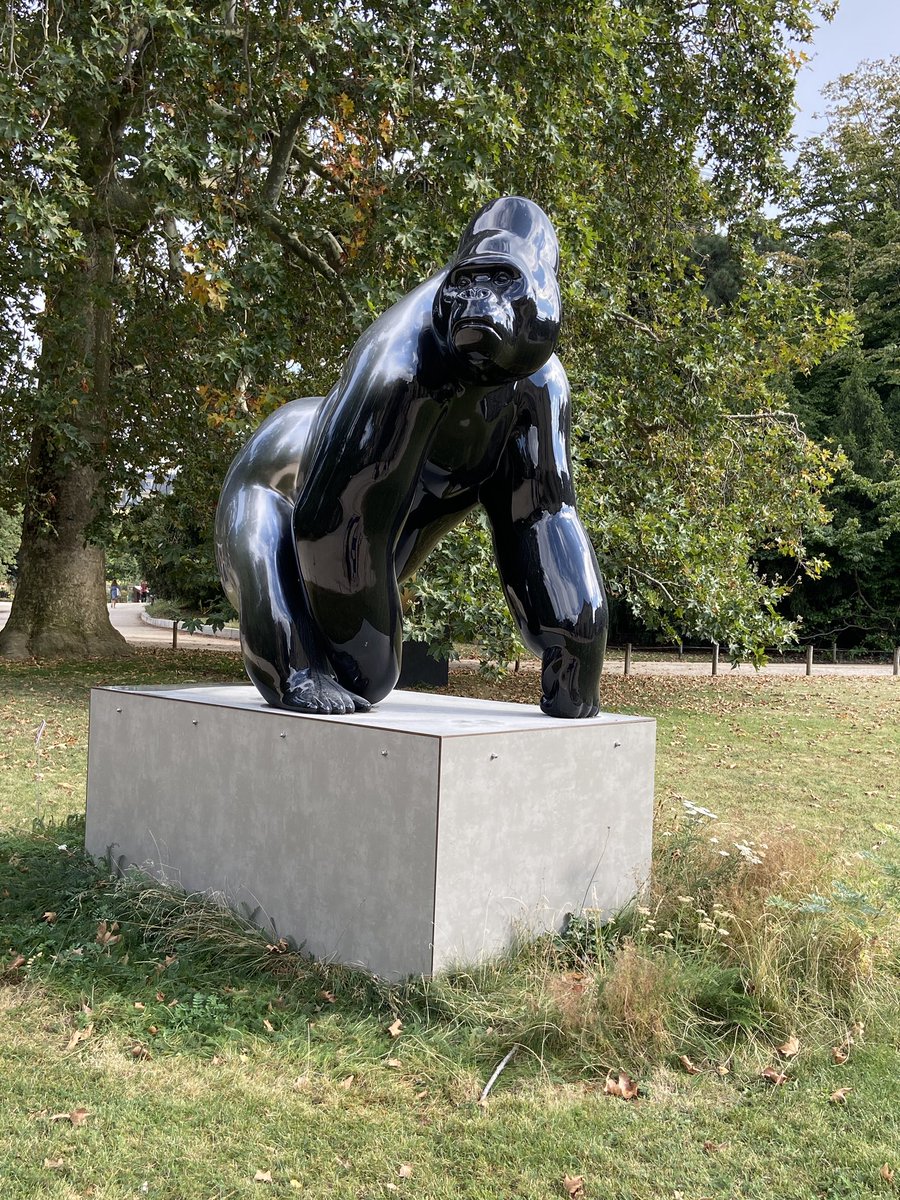 APonsonnet's tweet photo. Et les « Fragiles colosses » de Michel Bassompierre au Jardin des Plantes. 
#Paris #Paris5e #JardinDesPlantes #Bassompierre #MichelBassompierre #FragilesColosses https://t.co/6eEuiHI6RG