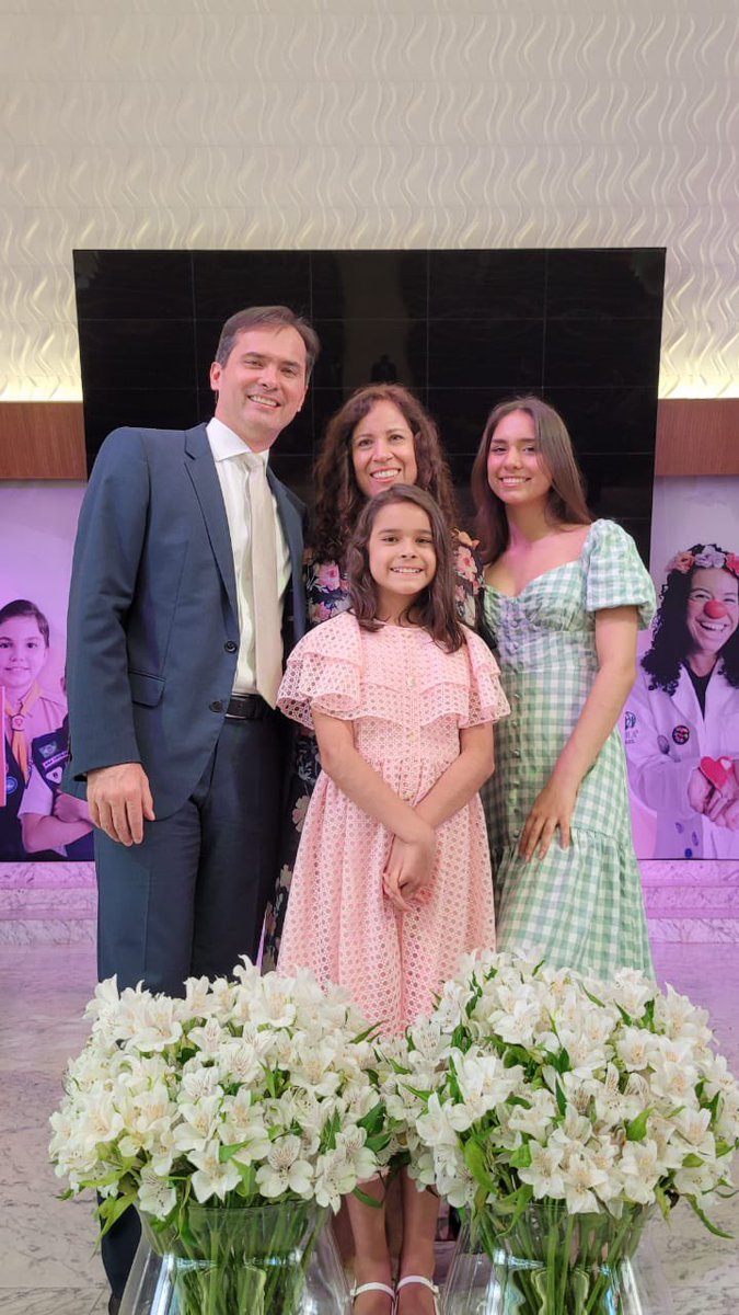 edwardheidinger's tweet photo. ¡Mucha emoción, mucha gratitud a Dios! Gran alegría de verla nacer dos veces, pero ahora para vida eterna. Que Dios bendiga a mi hijita Rebekah. https://t.co/Xvco2FSXUX