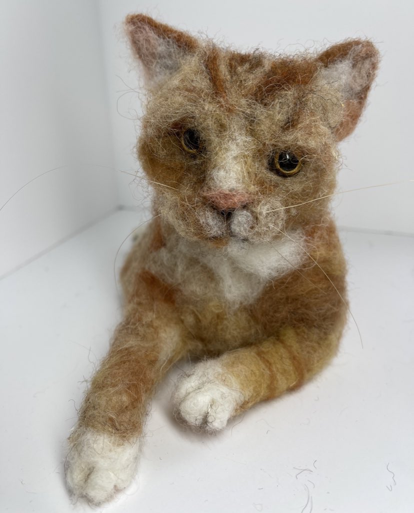 ffinlaysonart's tweet photo. Here’s a needle felted cat for #caturday and #crafturday https://t.co/0AAzCUpZv0