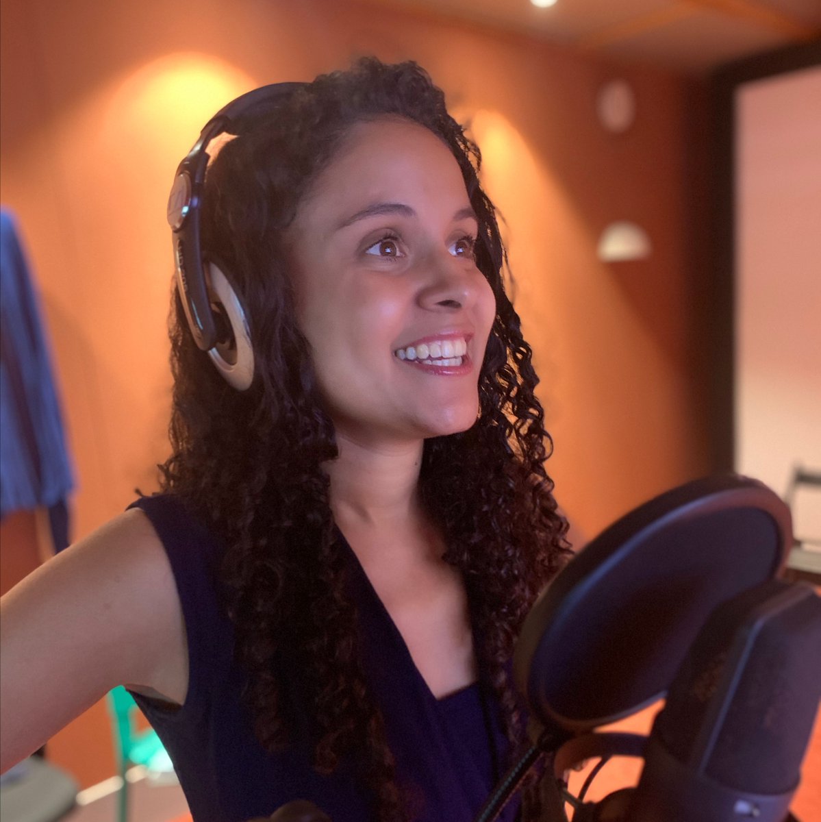 cerisecalixte's tweet image. Il y a quelques semaines, je vous disais que j'étais en Belgique pour doubler quelque chose... mais quoi ?? Allez, je vous donne un indice : j'y joue une quadrupède au poil orange, dans un univers très connu où l'amitié fait la force ✨ Réponse demain matin ! 😉