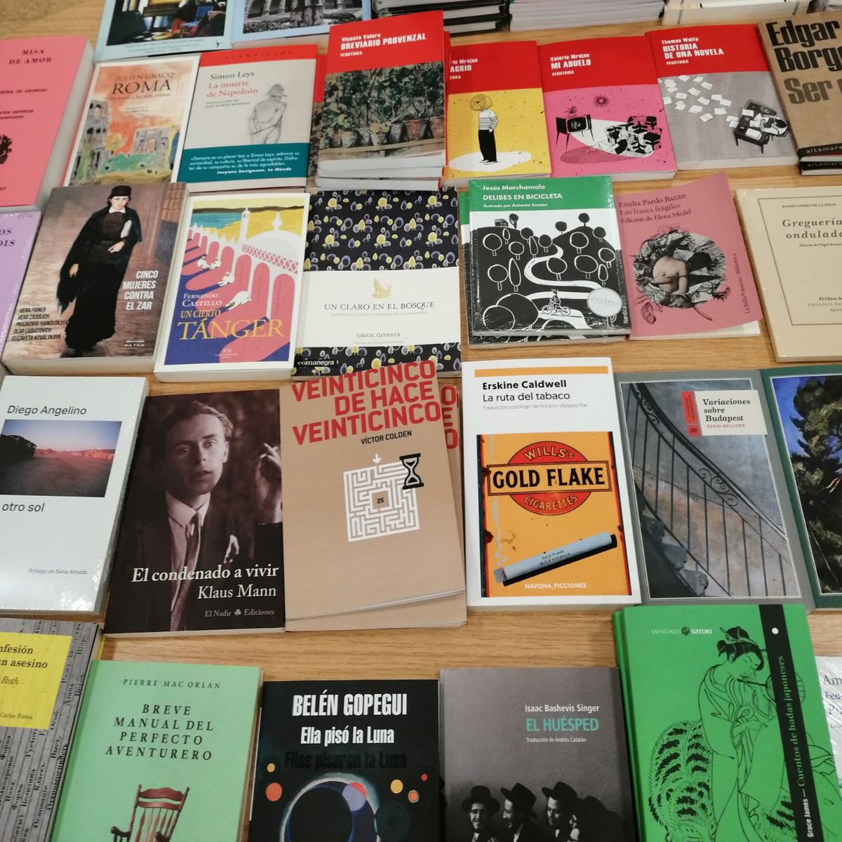 VicColden's tweet photo. Mi pequeño #VeinticincoDeHaceVeinticinco, en una de las mejores #librerías de España, la librería Cervantes de #Oviedo, @CervantesLib.
Foto cortesía de @Elektra27530606. ¡Muchas gracias!
#NewcastleEdiciones
@librerantes
https://t.co/kpAwVzdcL1 https://t.co/xUF4OnRQQc