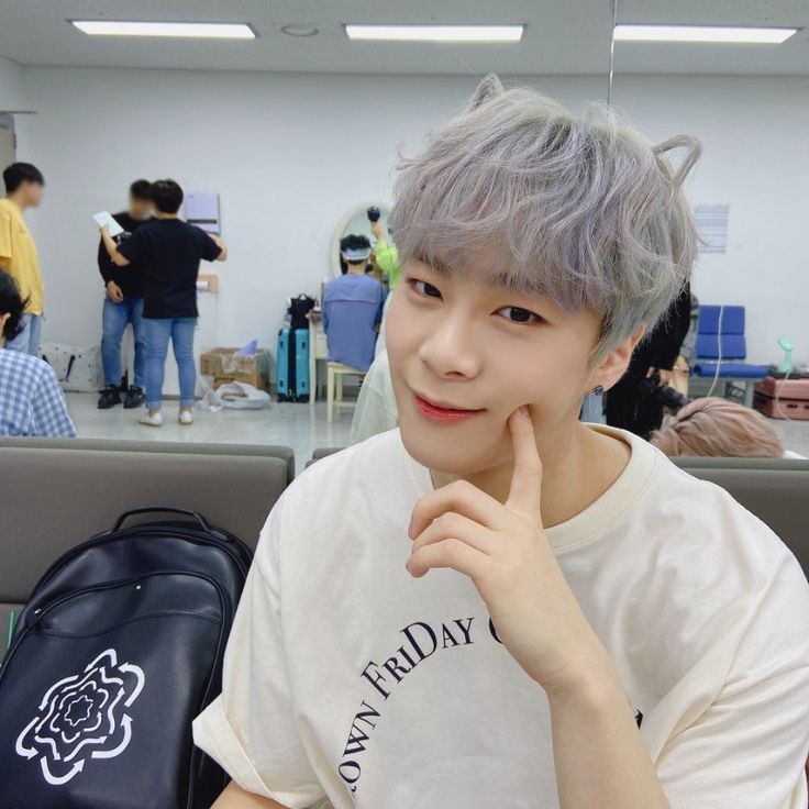 tinykkong's tweet image. hi welcome to tiny bin !! an account for tiny pics of astro's main dancer center and lead vocalist &amp;lt;33
