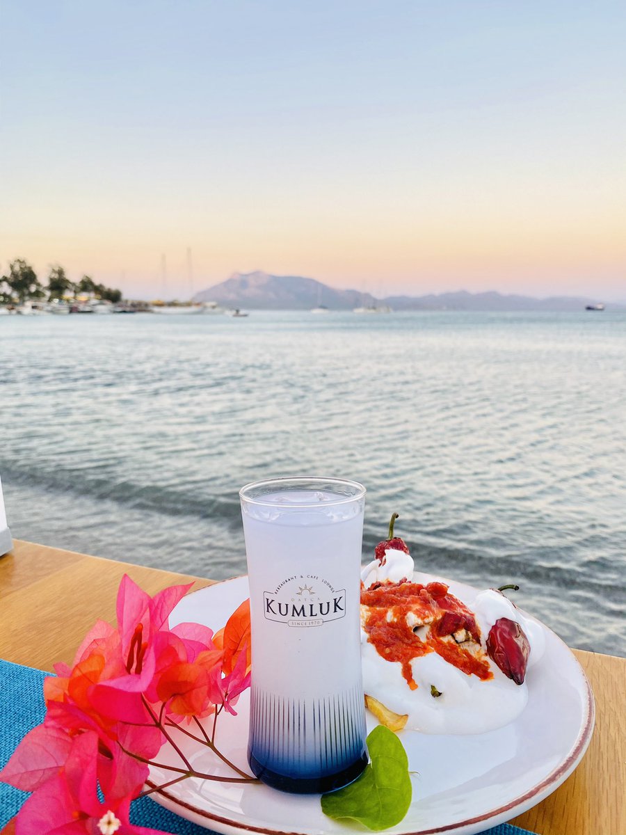 KumlukLounge's tweet photo. Rakının KORONA'ya karşı bir gecelik koruduğunu herkes bilir. Bu gece o gecedir. Ama siz gene de aşılarınızı ihmal etmeyiniz☺️🙏
#datça #datca #kumlukplajı #kumlukrestaurant #datcadayasam #rakı #begonvil #mutlu #akşamalar #cumartesi @datcabelediyesi @rakiigunlugu https://t.co/SzKFN9OaJk