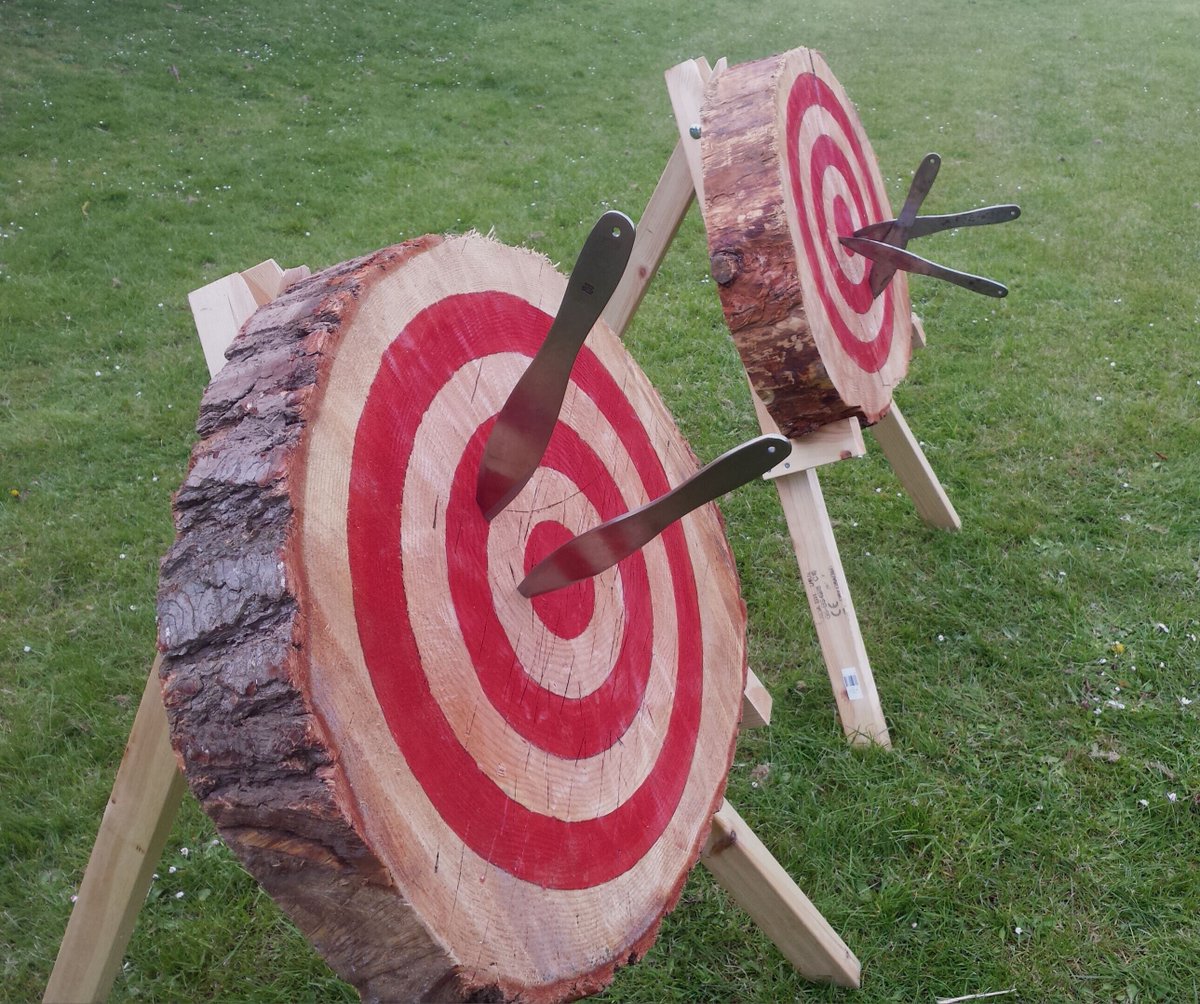 OnTargettEvents's tweet photo. Not bad at all if you ask us 👌 🎯 

#knifethrowing #target #aim #outdoor #knife #outdooractivities #funideas #summer #uk #bucks https://t.co/LhXUppj7UZ