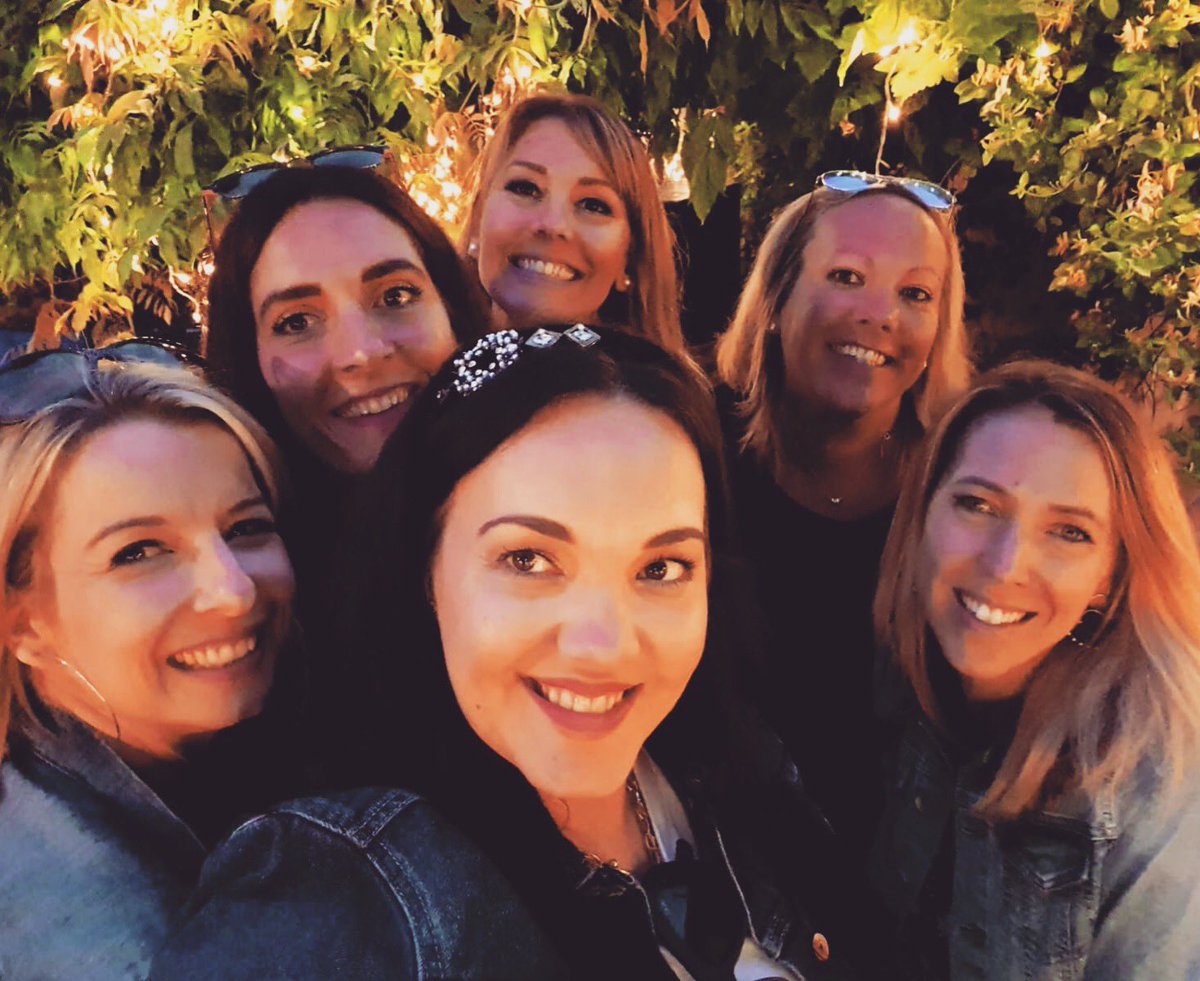 lauraoakley81's tweet photo. Happy birthday @wendygriffith !! 💙 https://t.co/ujX6phlgEh