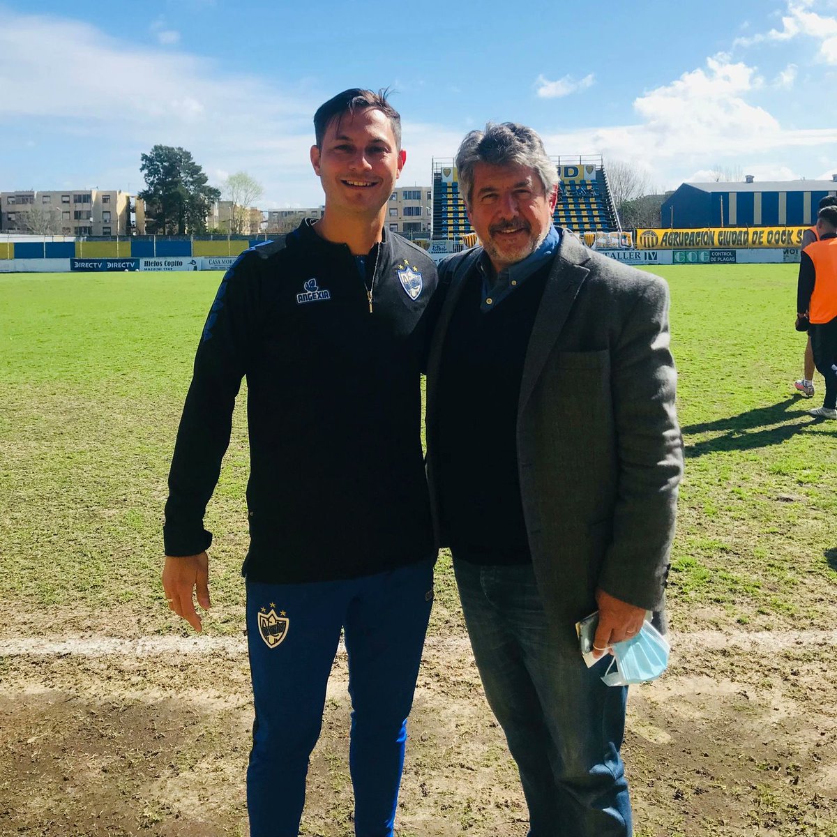 InstitutoISAD's tweet image. Nuestro Director @matimodolo junto a @danielcacioli, quien se desempeñó durante varios años como docente de #ISAD, en el estadio de #DockSud 

#periodismodeportivo #periodismo #primerac #dt #futbol #entrenador