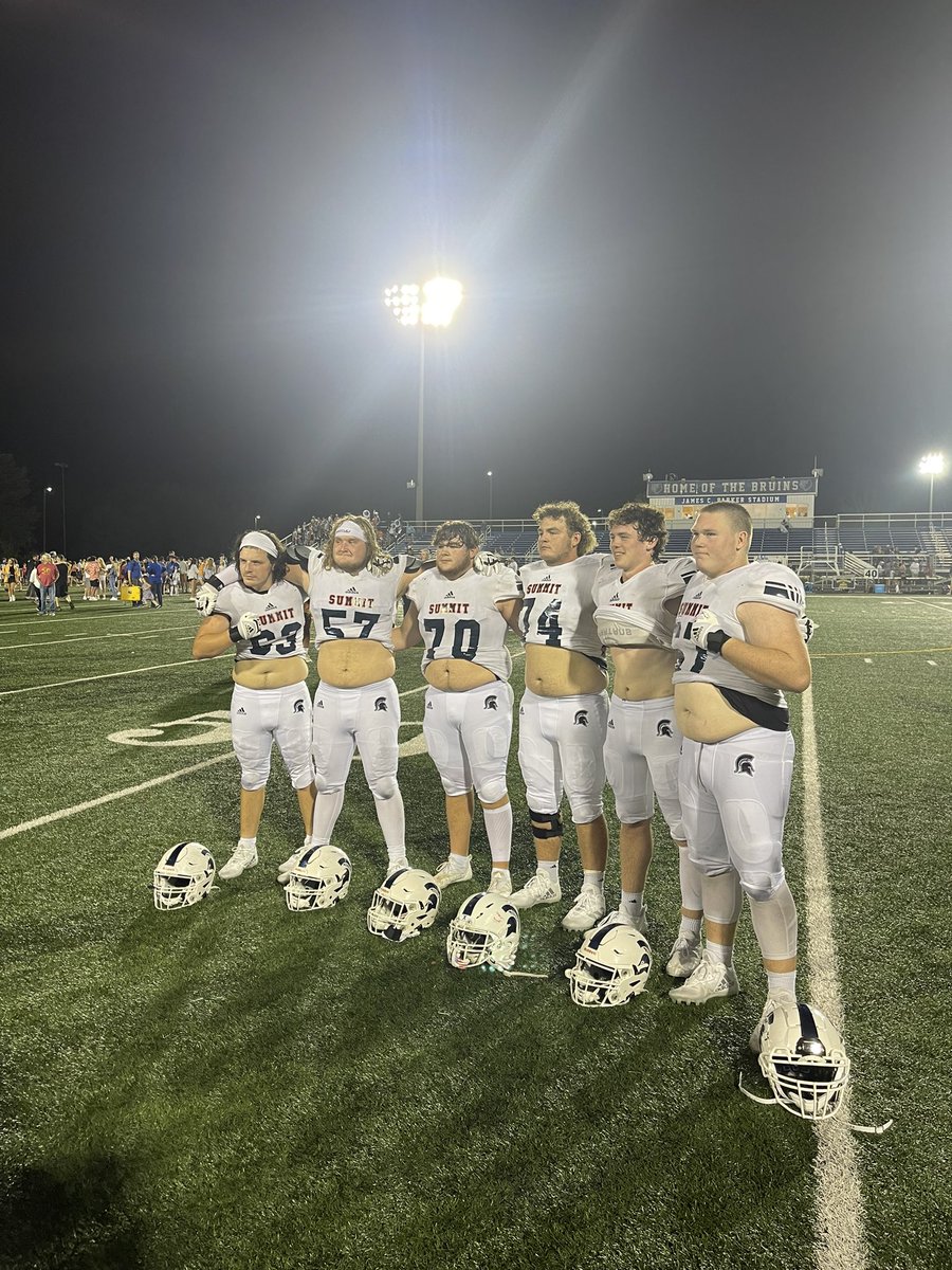 CooperKoch67's tweet photo. Always fun to celebrate a win with my brothers! @MatthewMullen70 @masonr57 @63TyGarber @thaddeu96818138 #olesparty #belliesout @_SummitFootball https://t.co/FcvVhM750Z