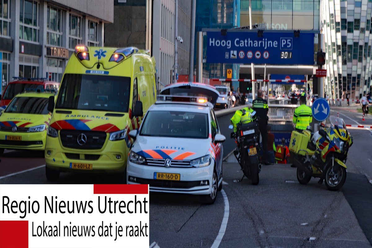 Automobilist tegen muur aan geknald van de ondergrondse parkeer garage van Hoog #Catharijne in #Utrecht.