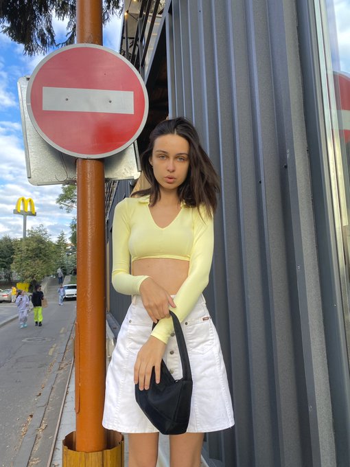 мне не нравятся цвета. у меня была навязчивая идея сфоткаться у какого-то знака, но получилось не то