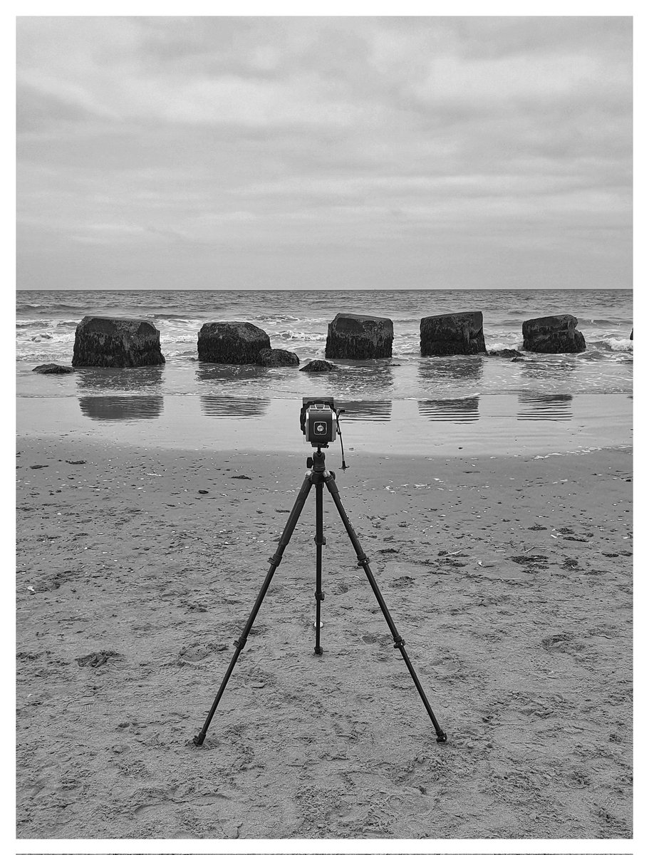 GBsnapper's tweet photo. Just a 71' Hasselblad doing its thing for a few minutes and some rocks in the sea. A great location find, love being out with this beautiful camera.

#grahambinnsphotography #hasselblad500c #landscapephotography #ilford #yorkshire #lovefilm #buyfilmnotmegapixels #photography https://t.co/PoxveD9ukH