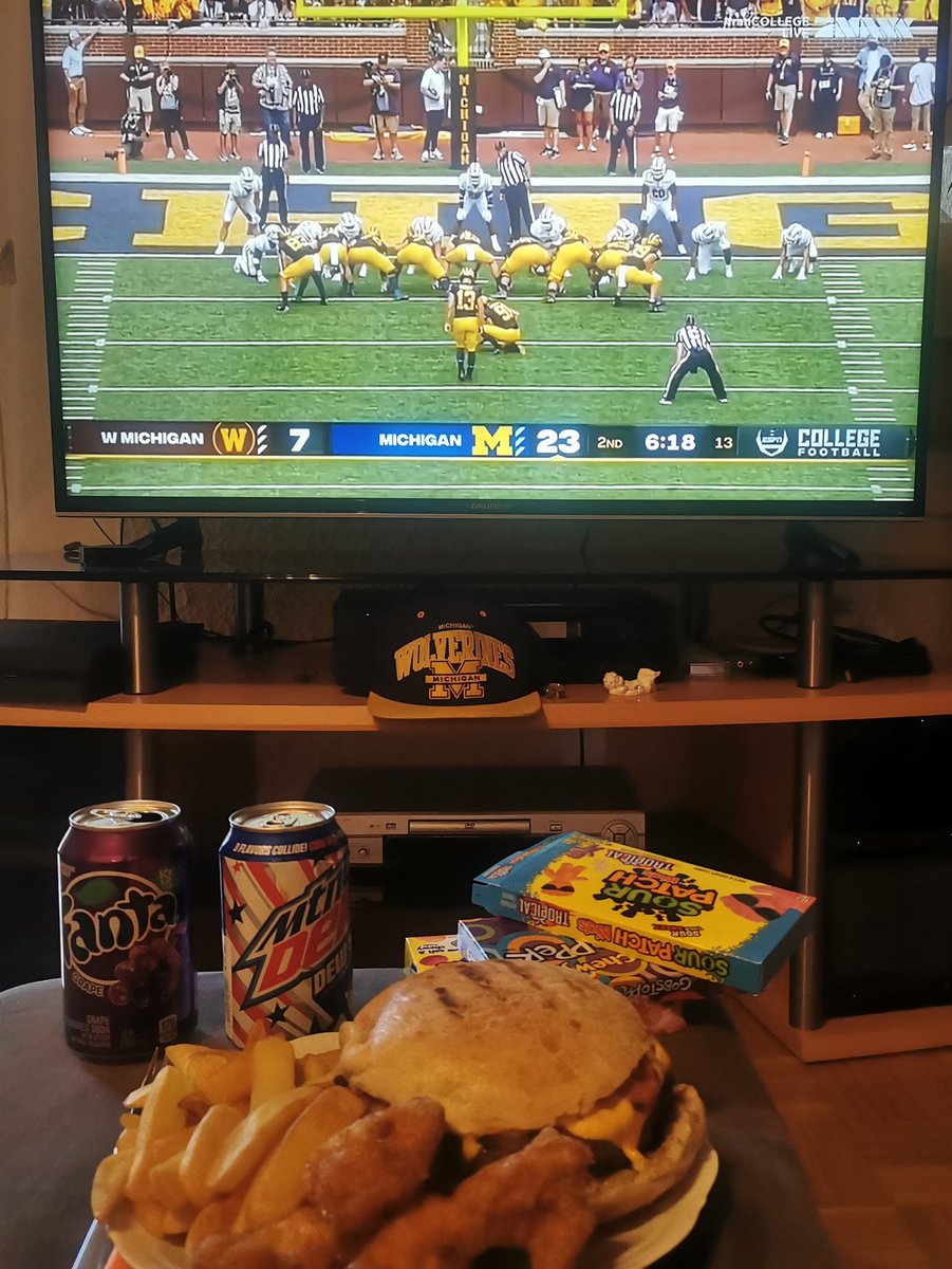 Mortl2005's tweet photo. Endlich wieder CFB endlich wieder Michigan〽️
GO Blue!
#ranCollege #ran #GoBlue #CFB @Icke41 https://t.co/EjW5Wcko4Q