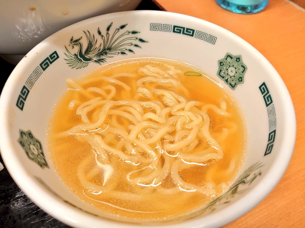 くに 麺単品は無いので 謎スープ付きの定食と一緒に中華そば等の麺類を注文する必要があります くに 麺単品は無いので 謎スープ付きの定食と一緒に中華そば等の麺類を注文する必要があります