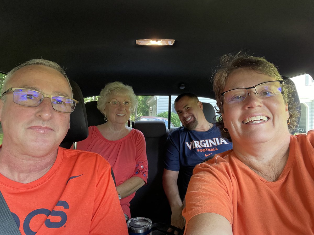ReginaABarnes's tweet image. Family, First, Last Always.  Family headed to Scott Stadium to cheer on those UVA Cavaliers to victory
🔸🔹🔸 # GoHoos #THEStander  #4Side ⁦@UVAFootball⁩