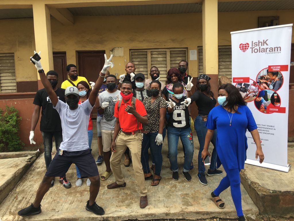 BenedictDayas's tweet photo. Life of a volunteer #WormFreeZone

When you get to volunteer the things you'd see will keep you speechless, each time. The slums in Lagos are actually worst than what you possibly know or read.

Do your little part, reach out, be a part of something bigger than you. https://t.co/5OzMzcfJ4X