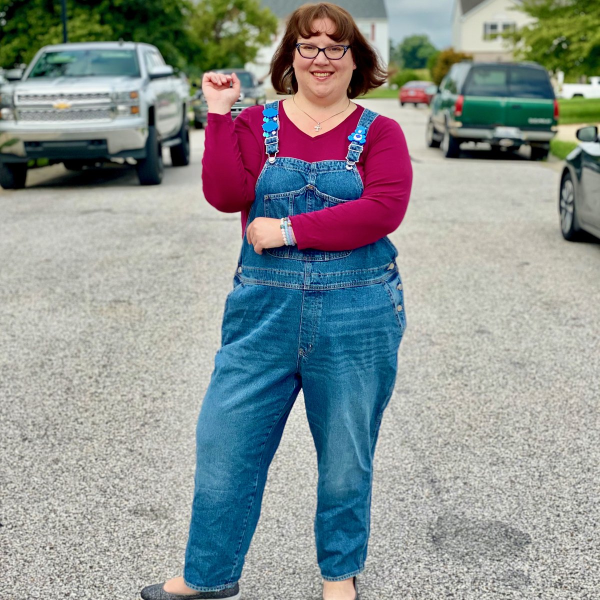 MrsMommy's tweet photo. Today on my website, I'm taking a look at a pair of 90s-inspired @OldNavy overalls, plus a pretty stack of HOMES bracelets and a pair of @Erstwilder_ @carebears brooches. #SartorialSaturday #BODEQUALITY #erstwilder #erstwilderxcarebears

 https://t.co/L1xY8ZUplW https://t.co/lpbJKNjJzZ