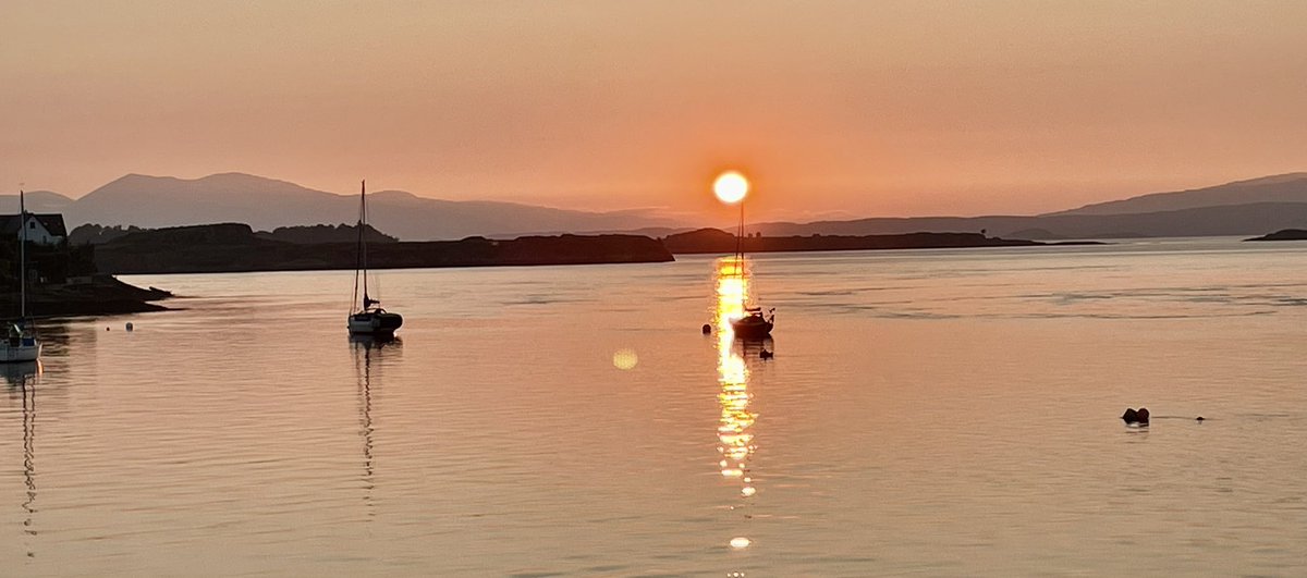 SolwayTours's tweet photo. Some shots of the great sunset earlier this week in Connel in Argyll. #loveallscotland #lovescotland #showcasescotland @VisitScotland #ycw2021 #oban #scotland #highlands https://t.co/e1290dLqY5