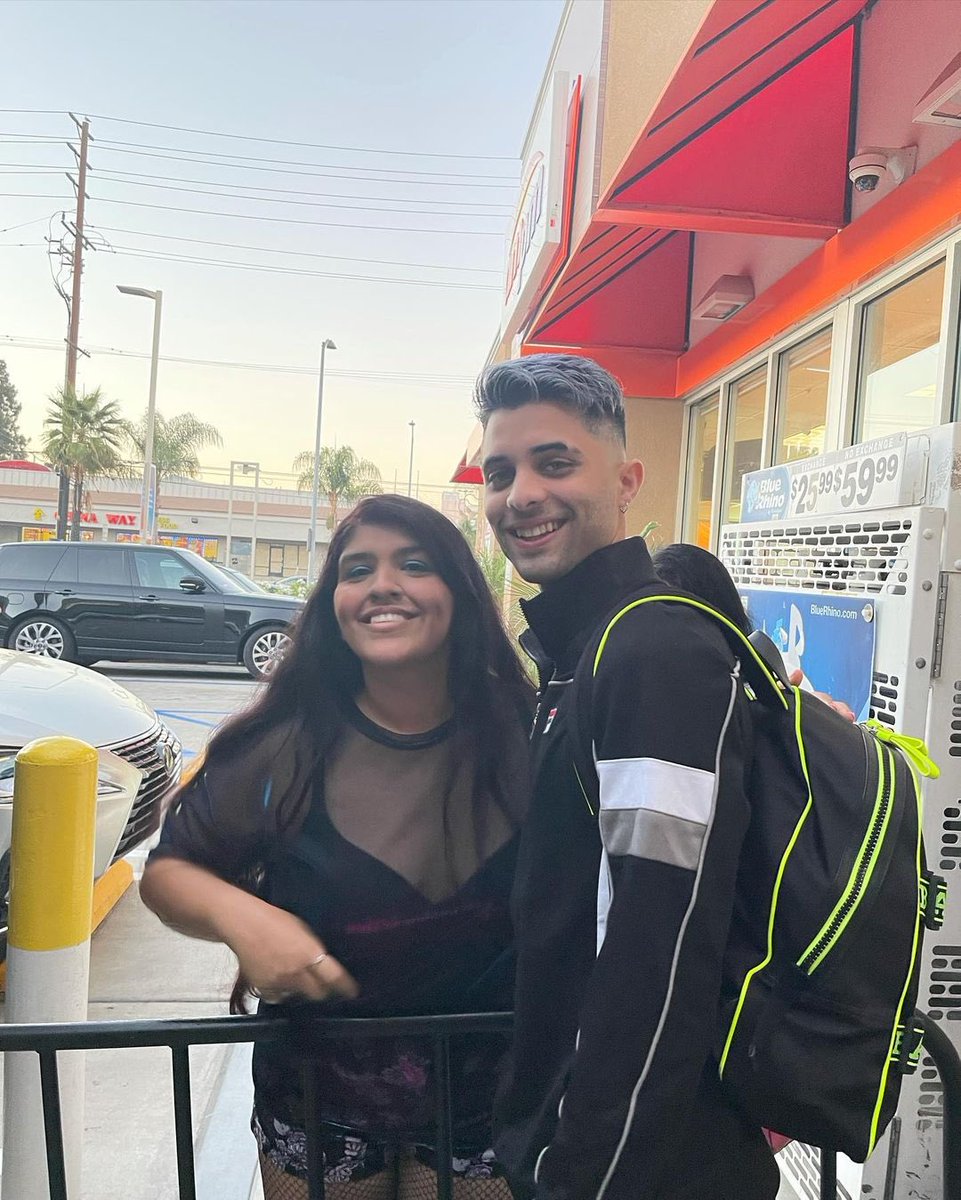 cncoupdatesbra's tweet photo. UMA CRIANCINHA DE MOCHILA

Erick com fã em Los Angeles, Califórnia (03.09) https://t.co/SHayEWXTId