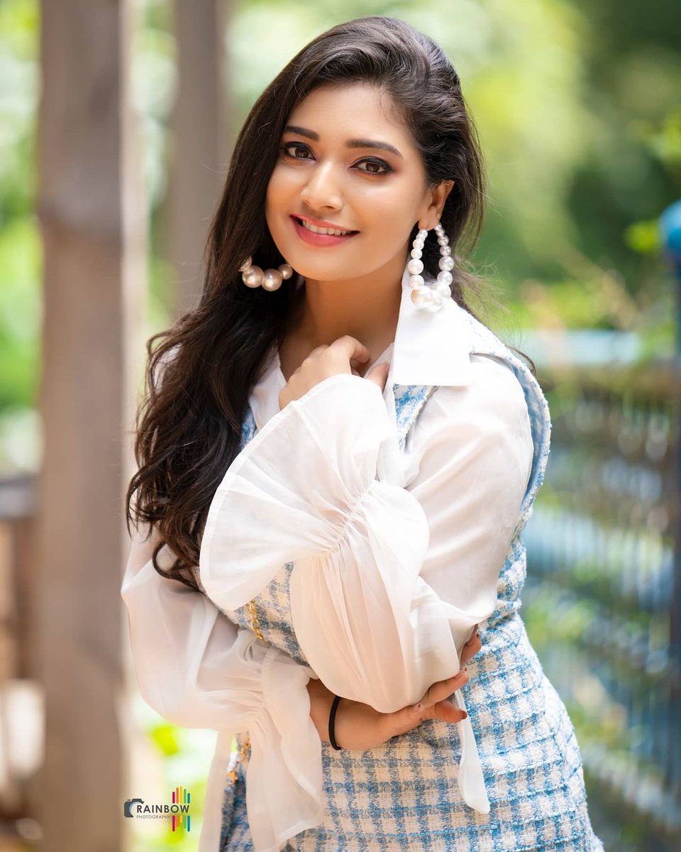 HanumantaT1's tweet photo. @priyathimmesh  ಹುಟ್ಟುಹಬ್ಬದ ಹಾರ್ದಿಕ ಶುಭಾಶಯಗಳು ಪಿಂಕಿ ಮೇಡಂ..🎂💖💐
ನಿಮ್ಮ ಎಲ್ಲಾ ಕನಸುಗಳು ನನಸಾಗಲಿ💐💐
ನಿಮ್ಮ ಸಿನಿ ಪಯಣದಲ್ಲಿ ಇನ್ನೂ ಉತ್ತುಂಗಕ್ಕೆ💖💖
l @priyathimmesh 🎈

#HappyBirthdayPriyankaaThimmesh #PriyankaaThimmesh #DBoss   https://t.co/0f2dCPnzuc