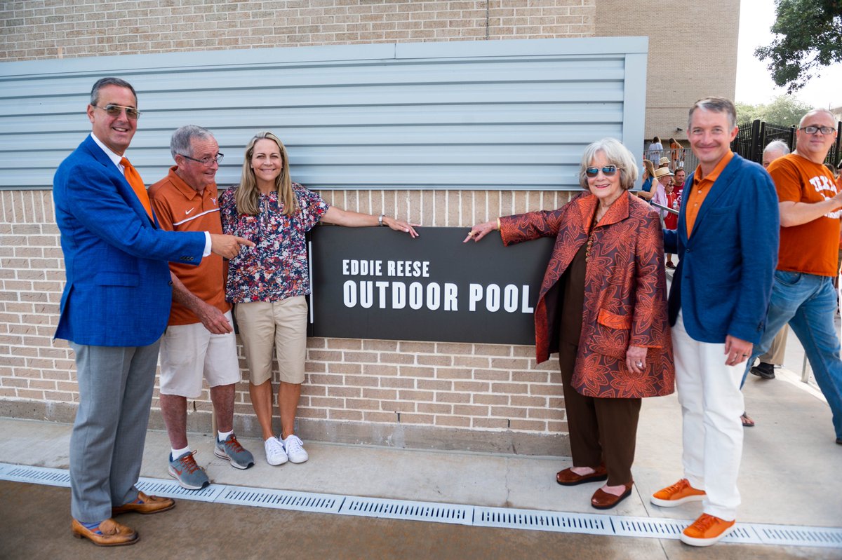 TexasMSD's tweet photo. Eddie Reese Outdoor Pool dedication ✔️

Thank you: Carol &amp; Jeff Heller, ALL the donors and all of our former swimmers &amp; divers 🤘 https://t.co/ydjq1SPw2p