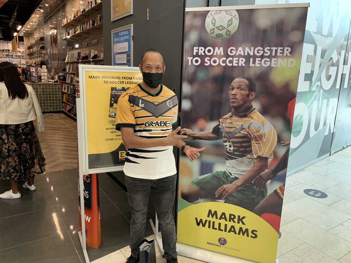 Chilling with Mark and signing books ♥️