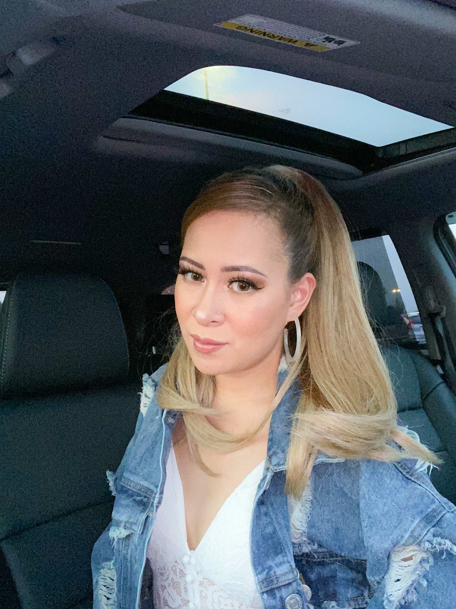 xzyjcerr's tweet image. Chill night means time to bring out Lola  @INHHair 🥰
#insertnamehere
#lolaponytail