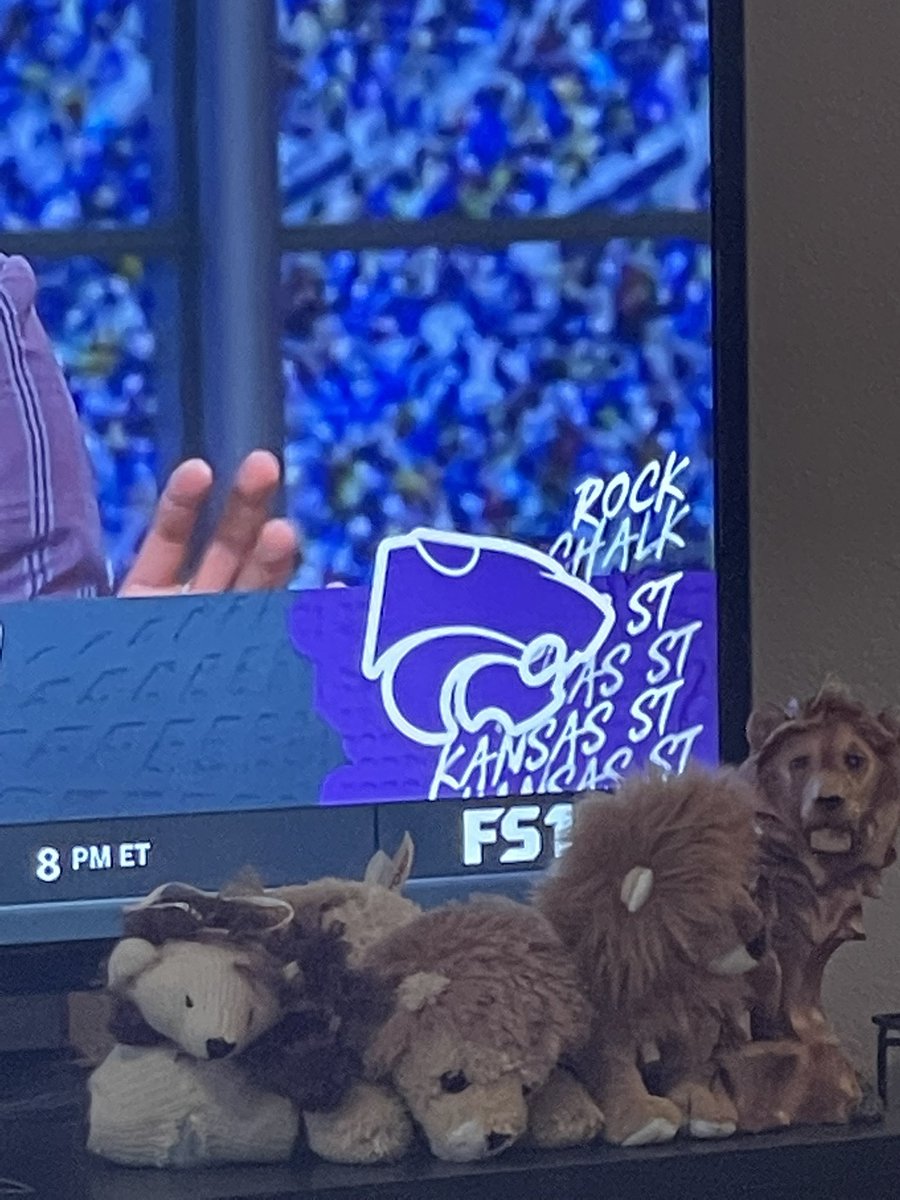 heidi_free's tweet photo. When @FOXSports uses your rival team’s slogan instead of yours…#someonesgettingfired https://t.co/Wgy8rifaoE