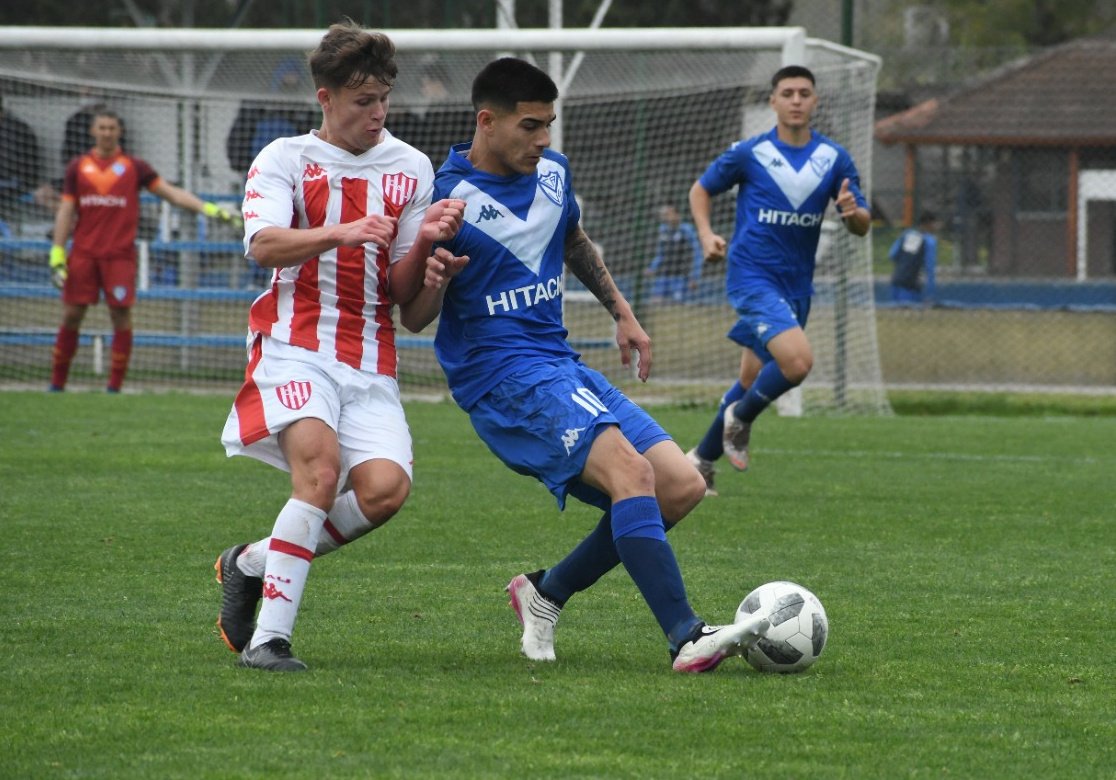 ESTÁ EN JUEGO LA FECHA 8 DEL FÚTBOL JUVENIL A.
Mirá los resultados y Goleadores ➡️lahorajuvenil.com.ar/nota.php?id=78…