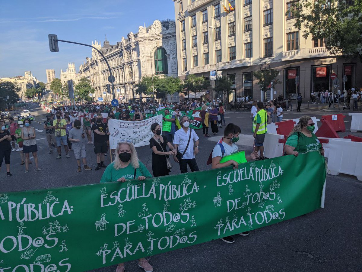 CervantesGetafe's tweet photo. Hoy con la #MareaVerde pidiendo una #VueltaSegura21_22. En defensa de una #EducaciónPública y de #calidad.  #SOSbajadRatios. Con #CentrosPúblicos completos, sin fases, sin barracones.
#NoALaConstrucciónPorFases
#CEIPCervantesGetafeCompleto
#PorUnaVueltaSeguraALasAulas https://t.co/h4TMwfLB5l