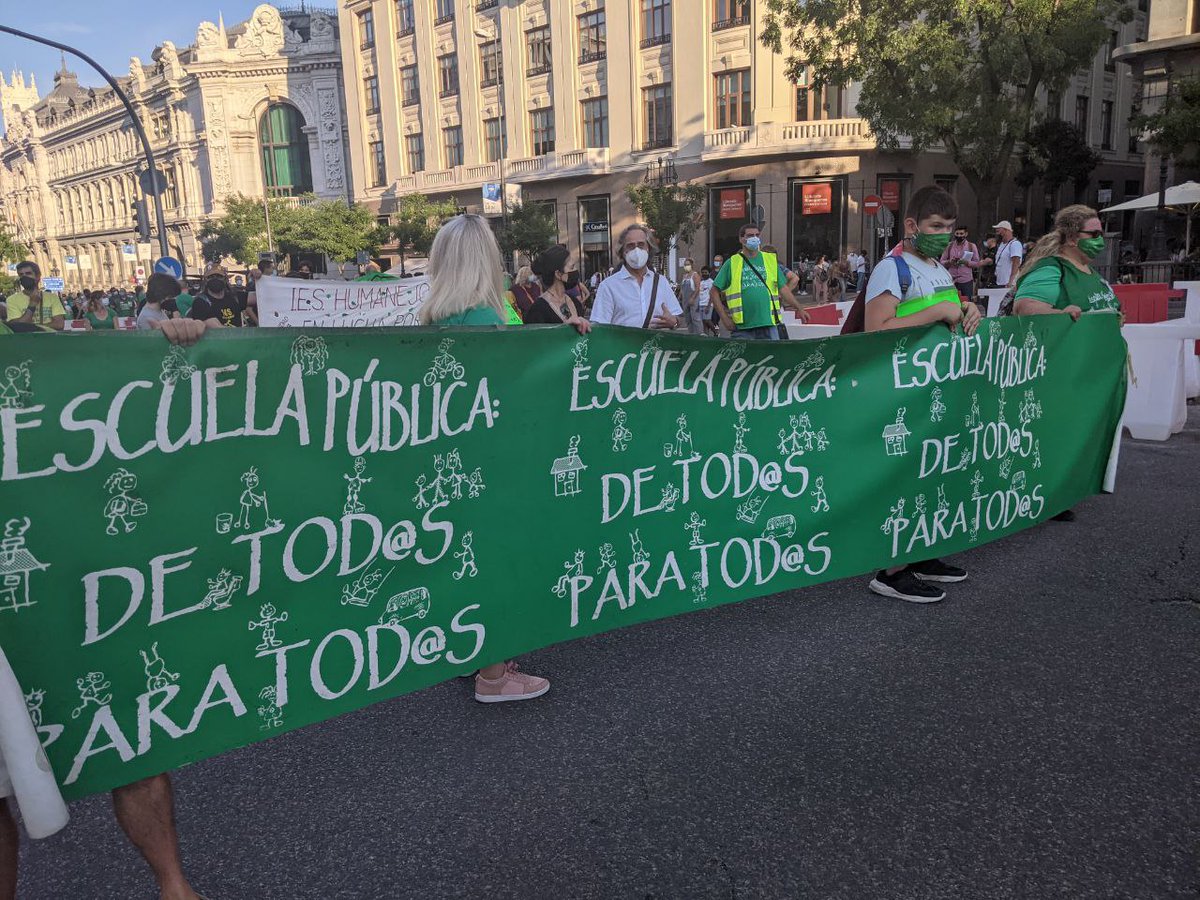 CervantesGetafe's tweet photo. Hoy con la #MareaVerde pidiendo una #VueltaSegura21_22. En defensa de una #EducaciónPública y de #calidad.  #SOSbajadRatios. Con #CentrosPúblicos completos, sin fases, sin barracones.
#NoALaConstrucciónPorFases
#CEIPCervantesGetafeCompleto
#PorUnaVueltaSeguraALasAulas https://t.co/h4TMwfLB5l