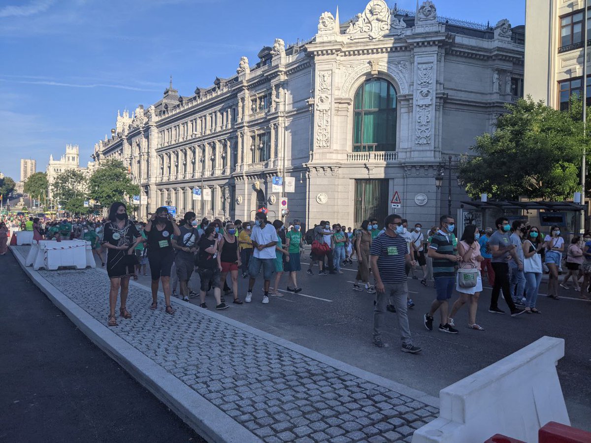 CervantesGetafe's tweet photo. Hoy con la #MareaVerde pidiendo una #VueltaSegura21_22. En defensa de una #EducaciónPública y de #calidad.  #SOSbajadRatios. Con #CentrosPúblicos completos, sin fases, sin barracones.
#NoALaConstrucciónPorFases
#CEIPCervantesGetafeCompleto
#PorUnaVueltaSeguraALasAulas https://t.co/h4TMwfLB5l