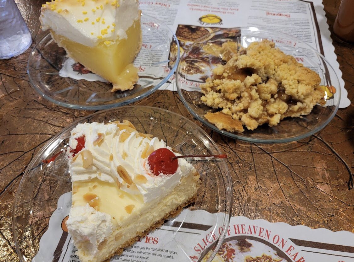 TopHoustonEats's tweet photo. House of Pies  6142 Westheimer Rd, Houston, TX 77057 https://t.co/zQzMV0Ttfz