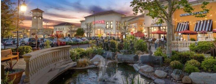 The Village walk at Eastlake will hold Fabulous Fall Sundays! with free music performances and kids' activities on Sundays, September 5,12,19, and 26 from 5:00PM-7:00PM