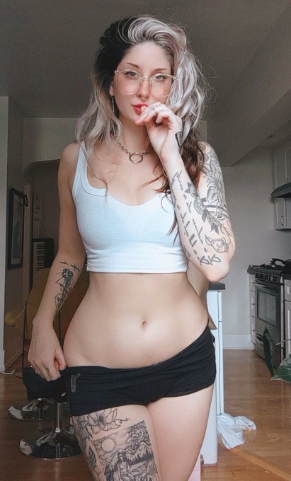 send me flowers 🌿 https://t.co/aVHq4GB7BS